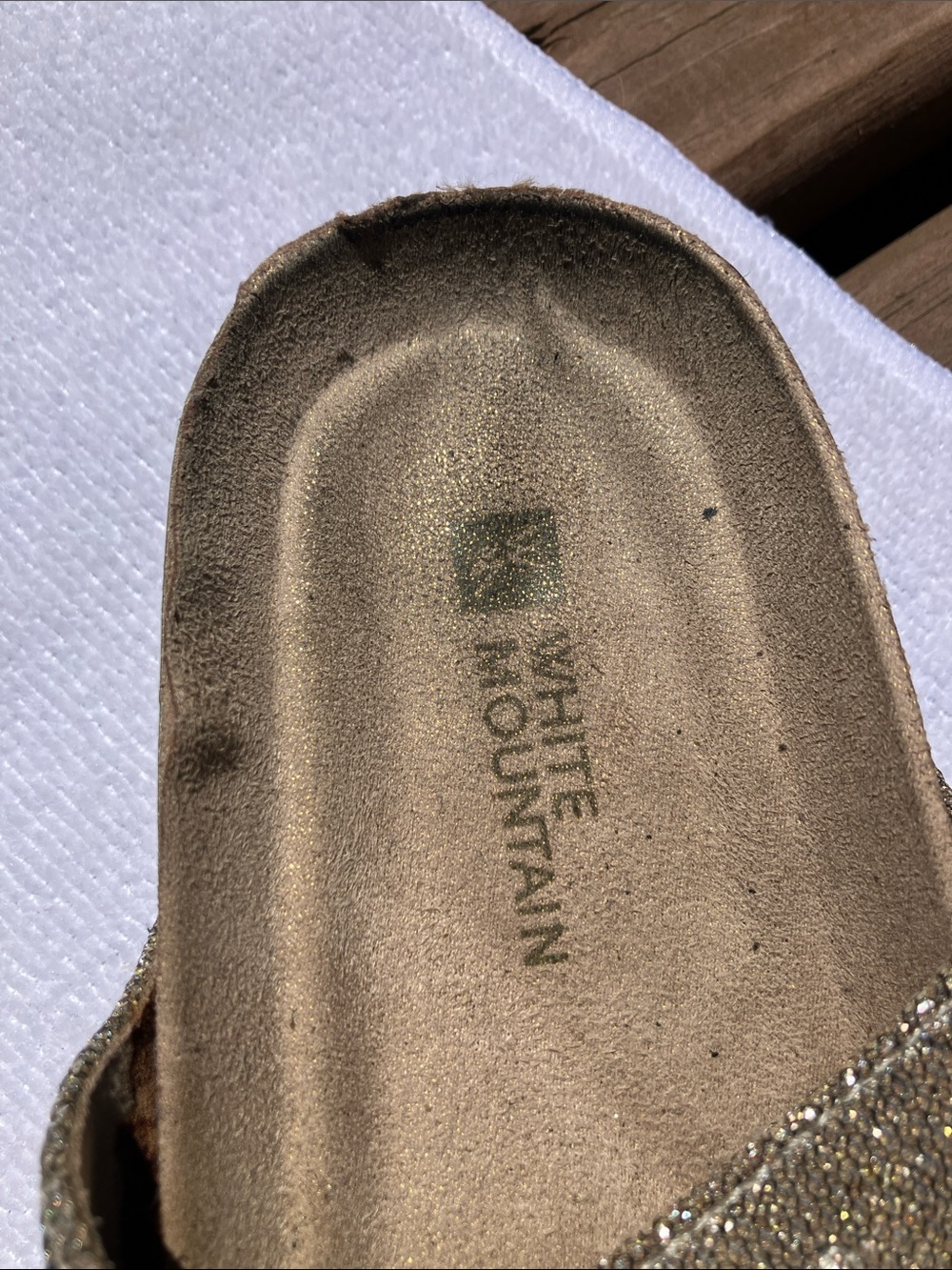 White Mountain Women’s Sz 6M “Gold Glitter” Fab Colorway Sandals-buckles - Picture 4 of 11